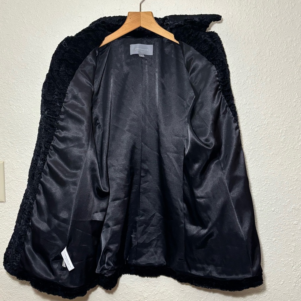 Ann Taylor Black textured faux lambswool full button collared jacket. Women’s S - Picture 6 of 8